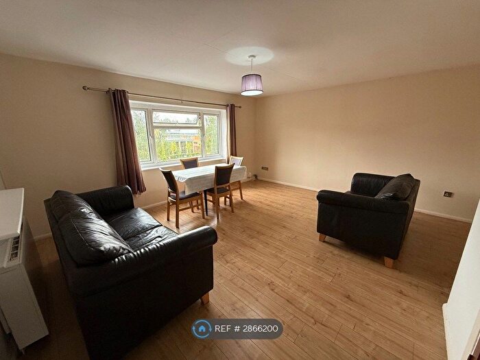2 Bedroom Flat To Rent In Knighton Road, Leicester, LE2