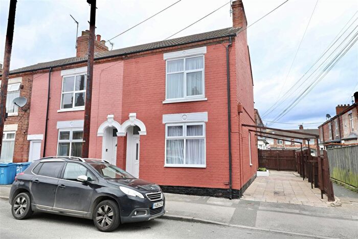2 Bedroom End Of Terrace House For Sale In Middleburg Street, Hull, HU9