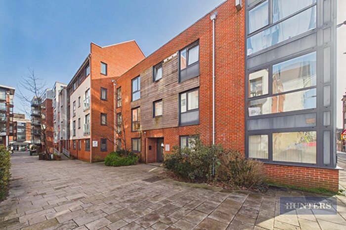 2 Bedroom Flat For Sale In Castle Way, Southampton, SO14