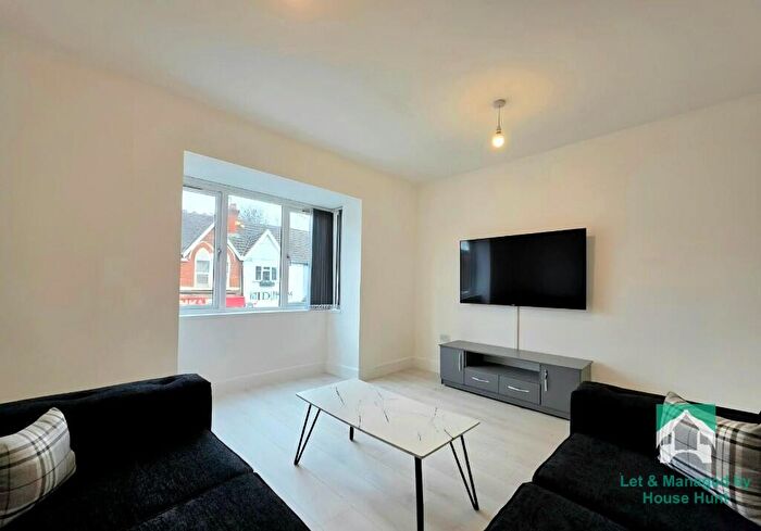 2 Bedroom Flat To Rent In Raddlebarn Road, Selly Oak, Birmingham, B29