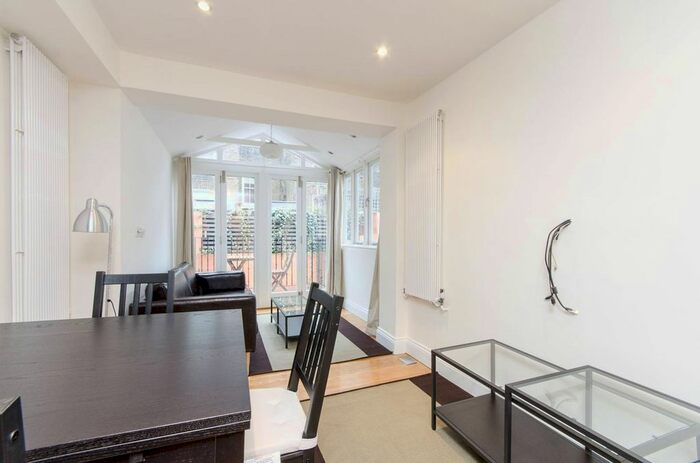 2 Bedroom Flat To Rent In Edith Grove, Chelsea, London, SW10