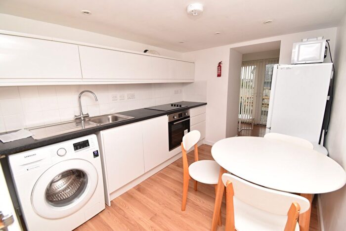 1 Bedroom Flat To Rent In Trevethan Road, Falmouth, TR11