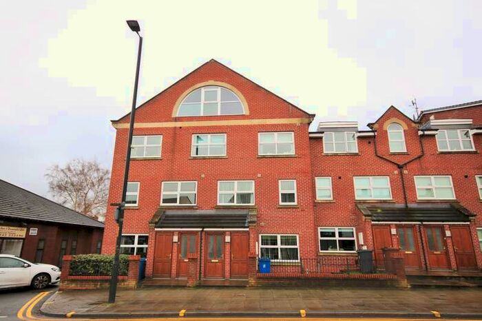 2 Bedroom Penthouse Flat To Rent In Flat 20 Queens Court, Wardley Street, Wigan, WN5