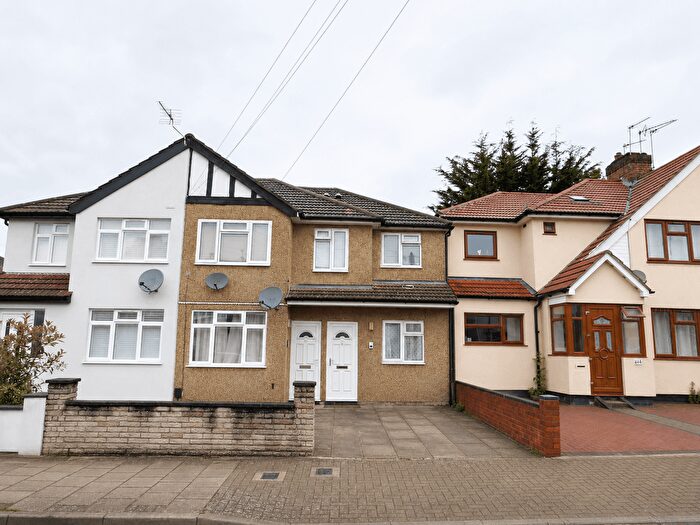 3 Bedroom Flat To Rent In Weald Lane, Harrow, Middlesex, HA3