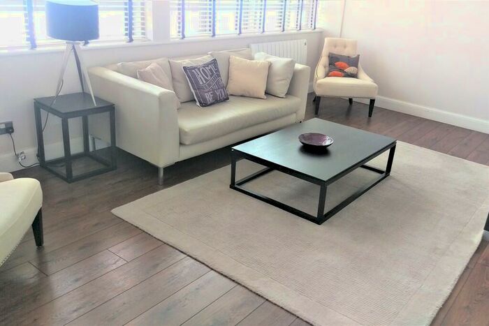 2 Bedroom Apartment To Rent In Lawrence House, City Road, Clerkenwell, London, EC1V