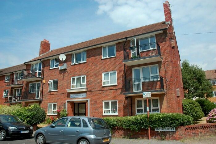 3 Bedroom Flat To Rent In Silver Street, Southsea, PO5