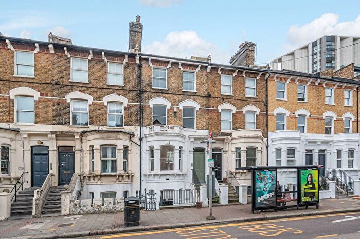 2 Bedroom Flat For Sale In Queenstown Road, Battersea, London, SW8
