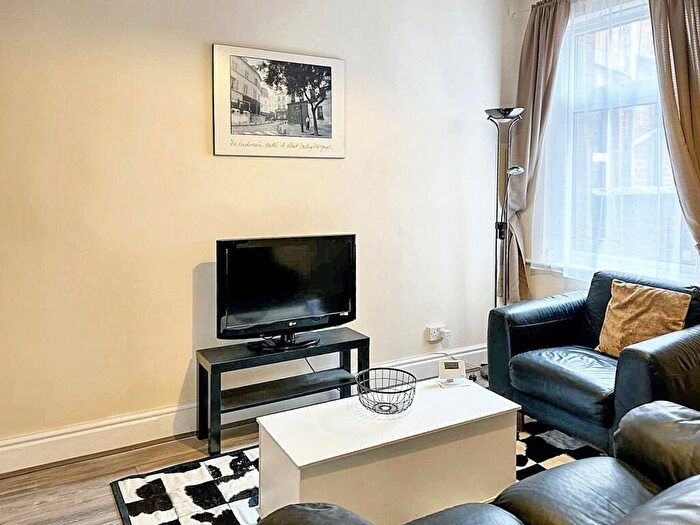 3 Bedroom Terraced House To Rent In Welford Road, Leicester, LE2