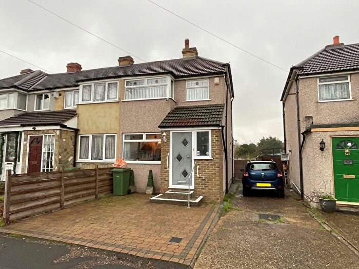 3 Bedroom End Terrace House For Sale In Diban Avenue, Elm Park, Hornchurch, Essex, RM12