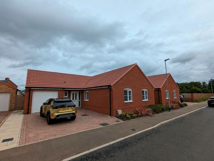 3 Bedroom Detached Bungalow For Sale In Westbrook Drive, Leiston, IP16