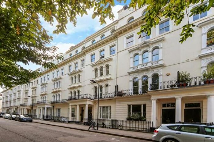 Studio To Rent In Kensington Gardens Square, London, W2