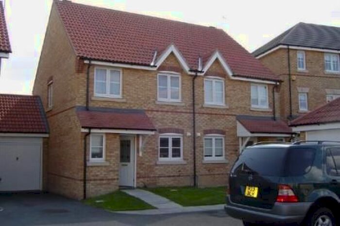 3 Bedroom Semi-Detached House To Rent In Campion Road, Hatfield Fl, Hertfordshire, AL10