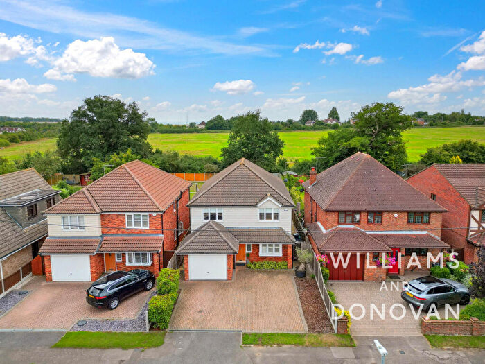 4 Bedroom Detached House For Sale In Kelly Road, Bowers Gifford, SS13