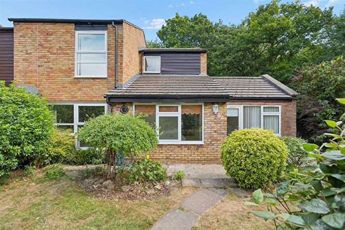 4 Bedroom End Of Terrace House For Sale In Capelands, New Ash Green, DA3