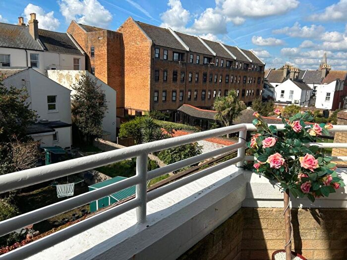 2 Bedroom Flat For Sale In West Street, Worthing, West Sussex, BN11