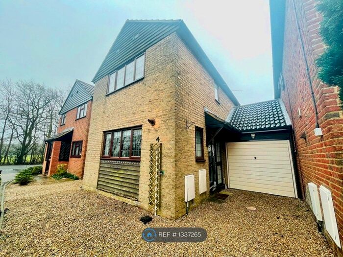 3 Bedroom Detached House To Rent In The Grove, Bicknacre, Chelmsford, CM3