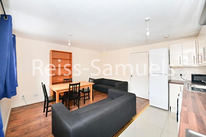 5 Bedroom Town House To Rent In Cyclops Mews, London, E14