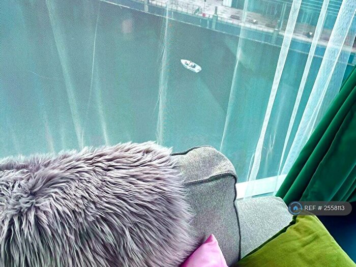 2 Bedroom Flat To Rent In Hampton Tower, London, E14