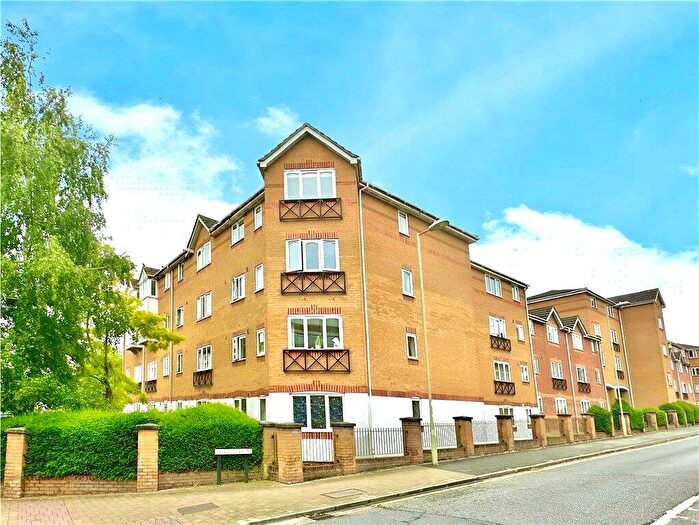 2 Bedroom Flat For Sale In Ascot Court, Aldershot, GU11