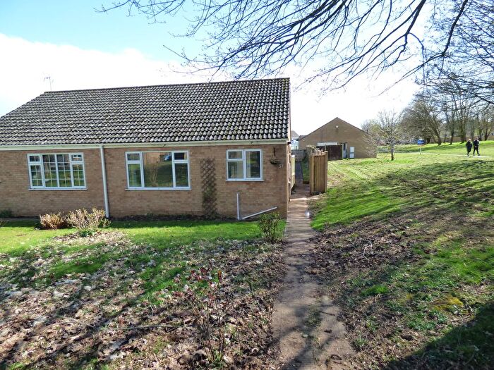 2 Bedroom Bungalow To Rent In Gillards, Taunton, TA1