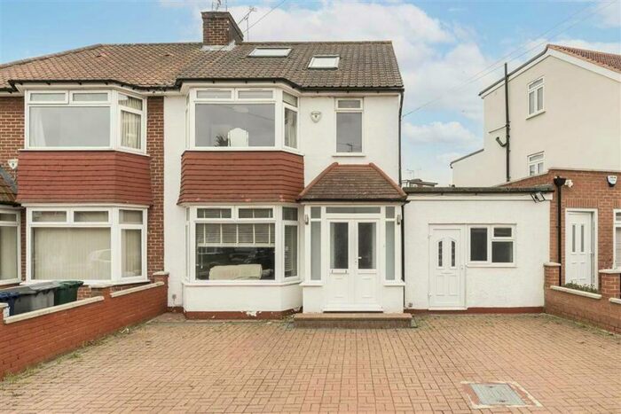 6 Bedroom Semi-Detached House To Rent In Cleveland Gardens, Golders Green Estate, NW2