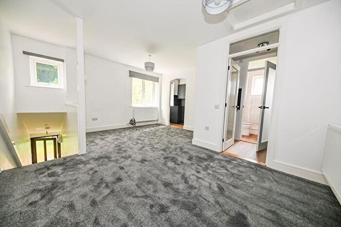 Flat To Rent In Trefoil Close, Waterlooville, PO7