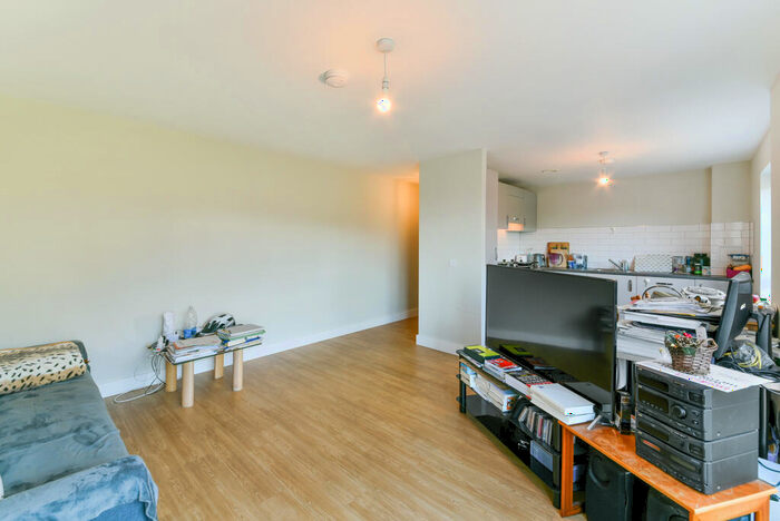 2 Bedroom Apartment To Rent In Weavers Yard, Newbury Newbury, RG14