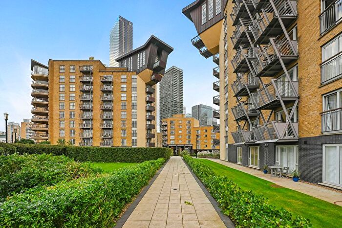 3 Bedroom Flat To Rent In Franklin Building, Millennium Harbour, Canary Wharf, London, E14