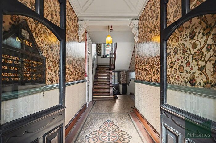 2 Bedroom Flat For Sale In Parkview Mansions, Highgate High Street, N6