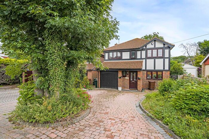4 Bedroom Detached House For Sale In Faesten Way, Bexley, DA5