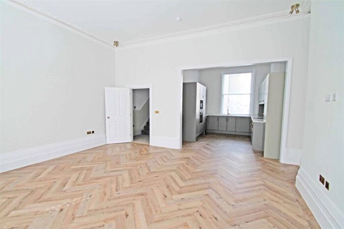 3 Bedroom Flat To Rent In Lansdowne Place, Hove, BN3