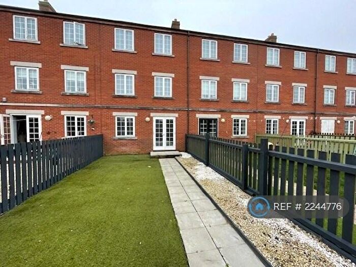4 Bedroom Terraced House To Rent In Patrick Street Mews, Grimsby, DN32