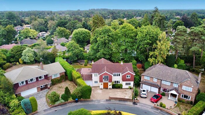 5 Bedroom Detached House For Sale In Beaufront Road, Camberley, GU15