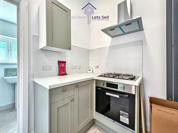 Flat To Rent In Shaftesbury Avenue, SO17