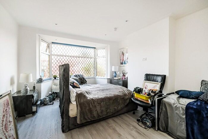 Studio To Rent In St. Barnabas Road, Woodford Green, Essex, IG8