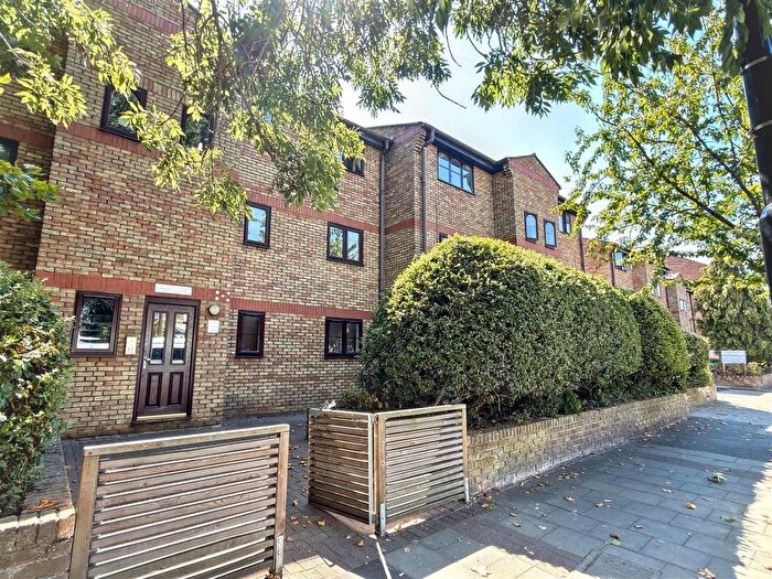 2 Bedroom Flat For Sale In Chobham Road, London, E15