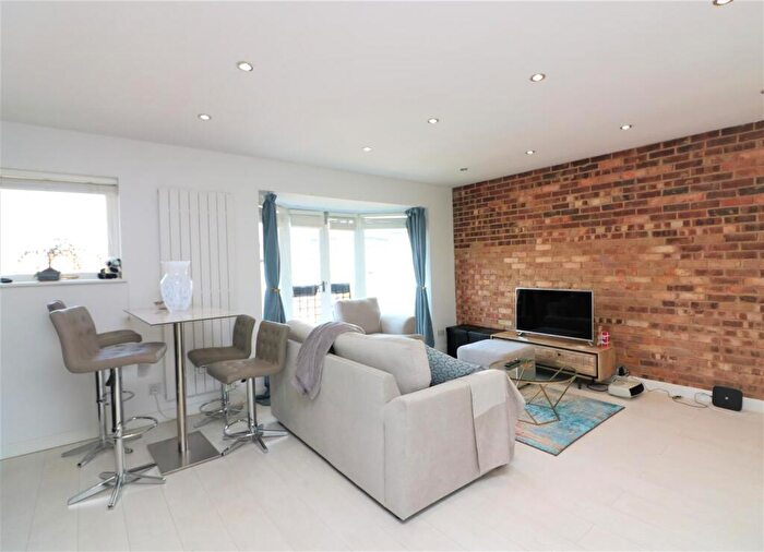 2 Bedroom Apartment To Rent In Barnfield Place, Isle Of Dogs, London, E14