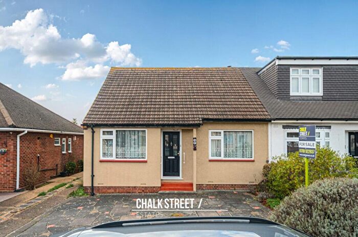 3 Bedroom Semi-Detached Bungalow For Sale In Hunter Drive, Hornchurch, RM12