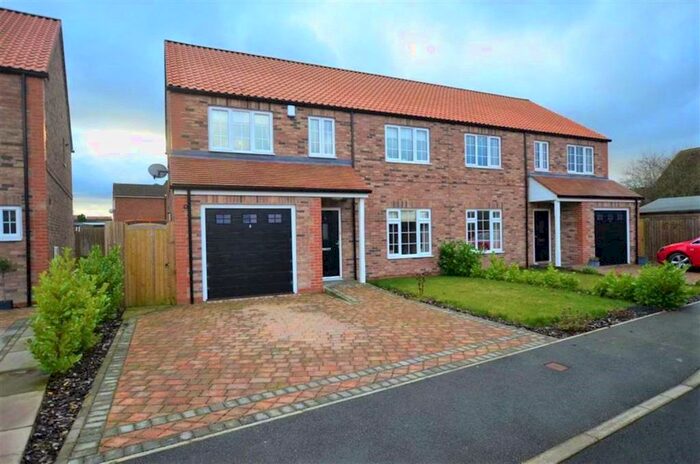 4 Bedroom Semi-Detached House To Rent In Chapel Close, Hambleton, YO8