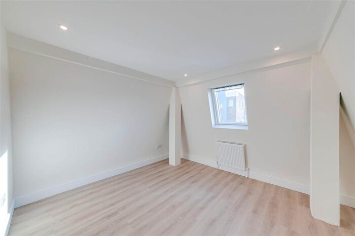 Studio To Rent In Bond Road, Mitcham, CR4