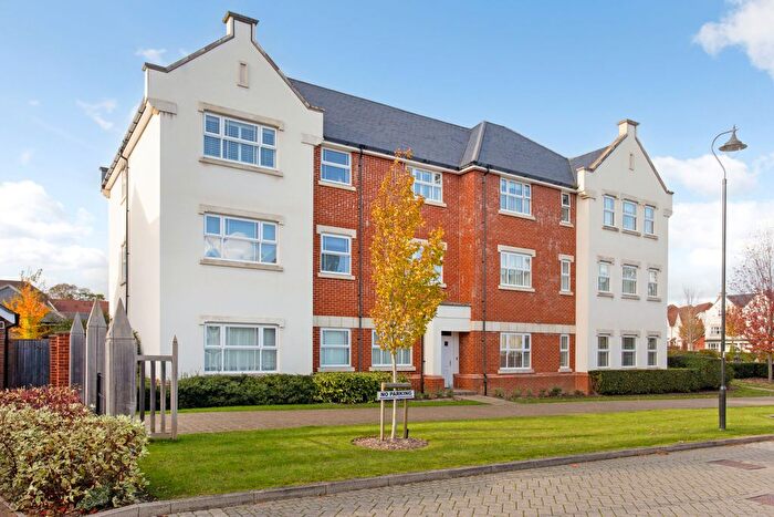 2 Bedroom Flat For Sale In Highwood Crescent, Horsham, RH12