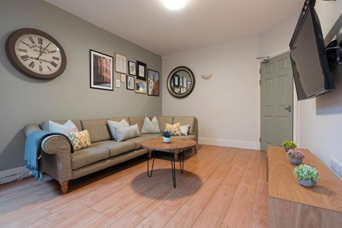 6 Bedroom Terraced House To Rent In Rothesay Avenue, Nottingham, NG7