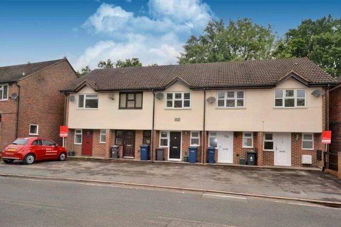 2 Bedroom Property To Rent In Kings Road, Haslemere, GU27