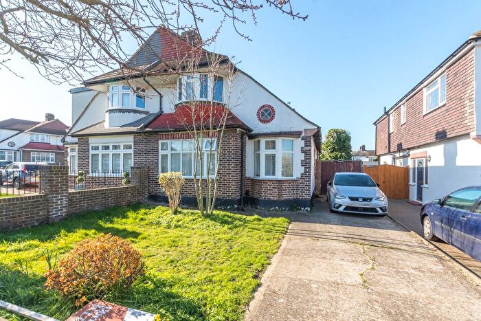 3 Bedroom Semi Detached House For Sale In Frensham Road, London, SE9