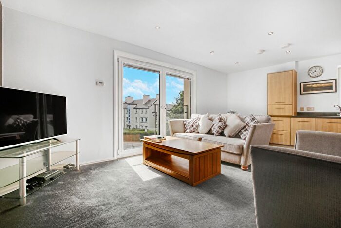 2 Bedroom Flat For Sale In Flat, Arneil Place, Edinburgh., EH5