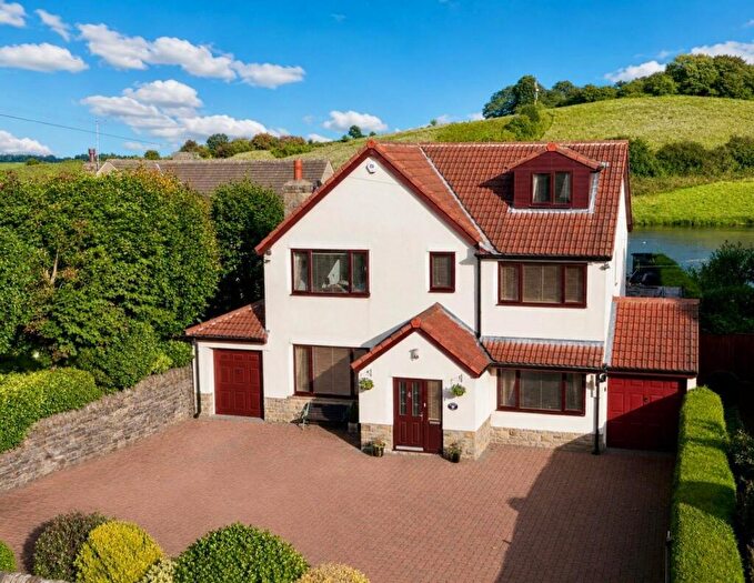 6 Bedroom Detached House To Rent In Larkfield Road, Rawdon, Leeds, LS19