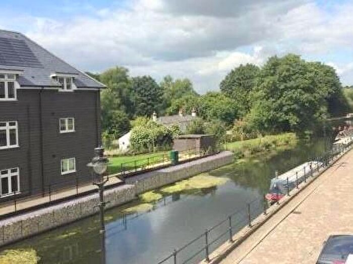 2 Bedroom Flat To Rent In Summerhouse Lane, Harefield, Uxbridge, UB9