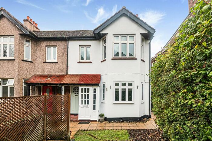 2 Bedroom Maisonette For Sale In Carshalton Road, Carshalton, SM5