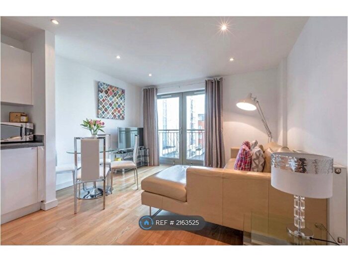 1 Bedroom Flat To Rent In Castle Quay, Bedford, MK40