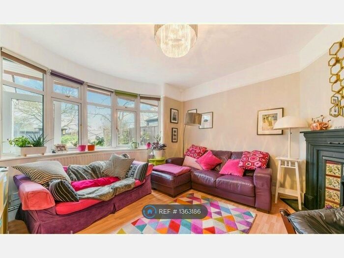 3 Bedroom End Of Terrace House To Rent In Collingwood Road, Sutton, SM1